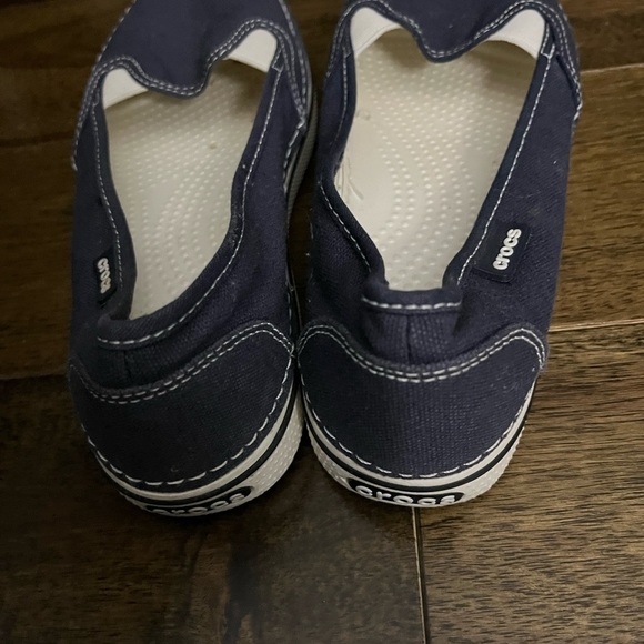 Crocs women’s size 6 sneakers canvas shoes - Picture 2 of 3